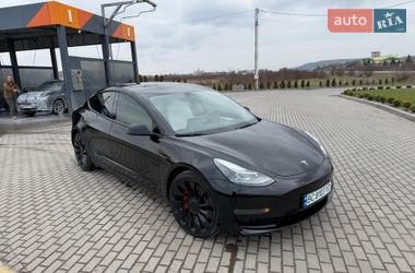 Седан Tesla Model 3 2022 в Золочеві