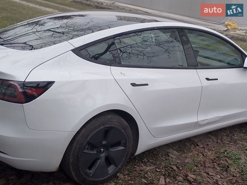 Седан Tesla Model 3 2022 в Львове