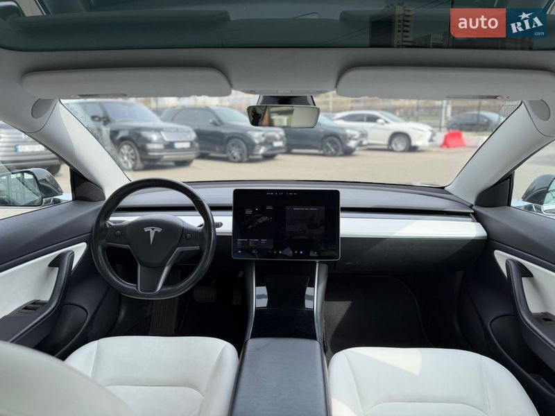 Седан Tesla Model 3 2019 в Киеве