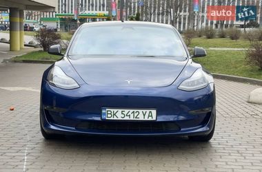 Седан Tesla Model 3 2022 в Львове