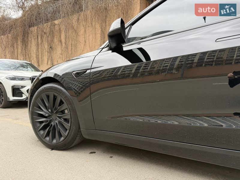 Седан Tesla Model 3 2025 в Києві