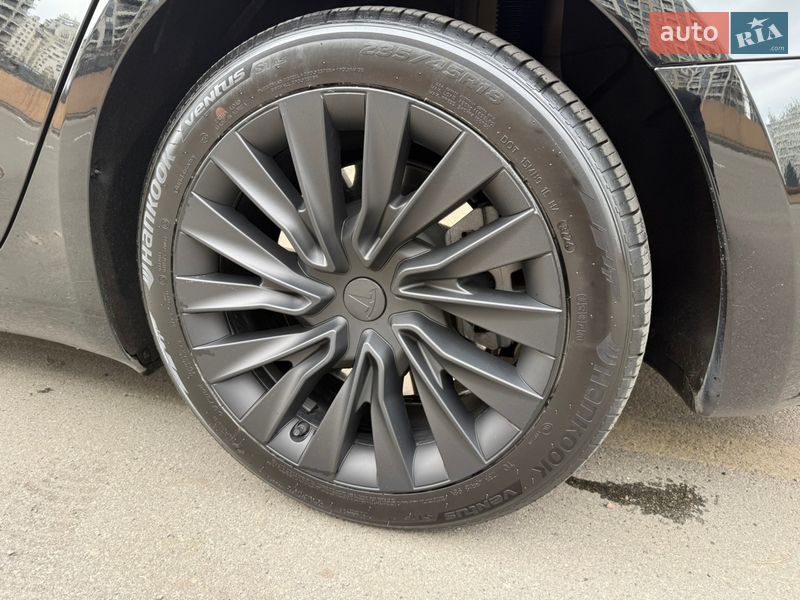 Седан Tesla Model 3 2025 в Києві