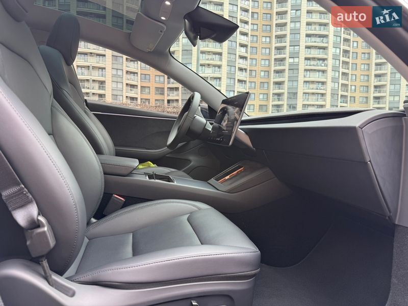 Седан Tesla Model 3 2025 в Києві