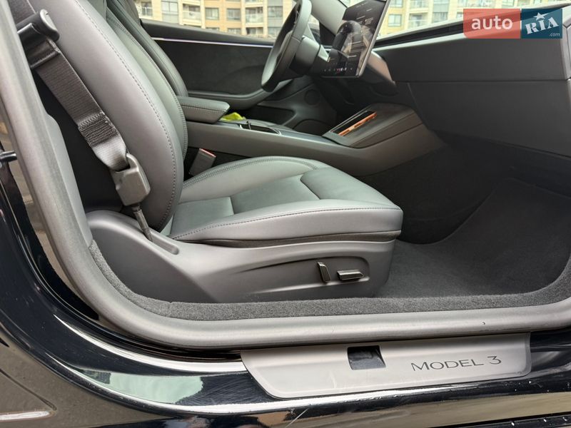 Седан Tesla Model 3 2025 в Києві