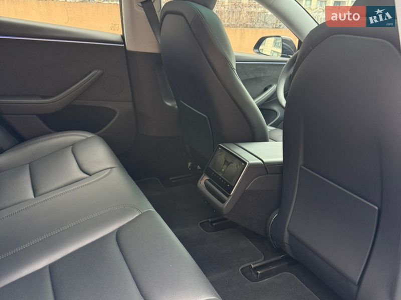 Седан Tesla Model 3 2025 в Києві