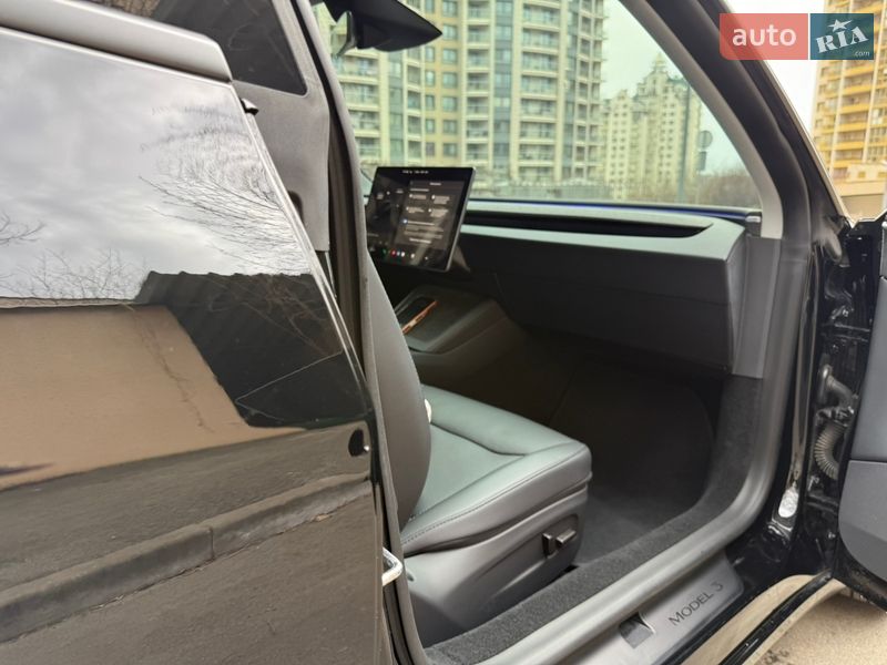 Седан Tesla Model 3 2025 в Києві