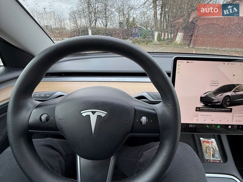 Седан Tesla Model 3 2022 в Черновцах