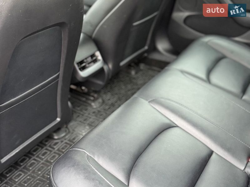 Седан Tesla Model 3 2022 в Черновцах