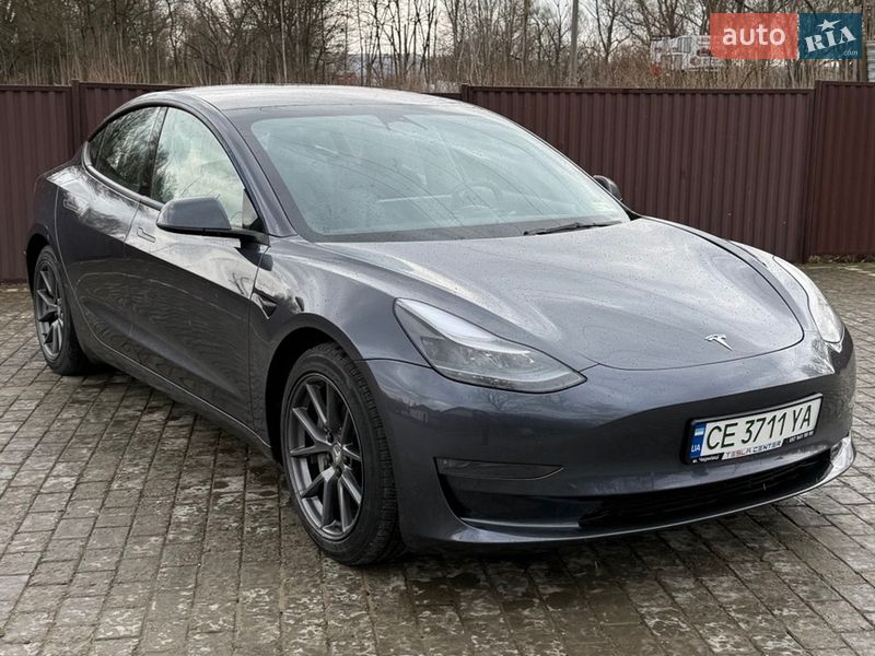 Седан Tesla Model 3 2022 в Черновцах