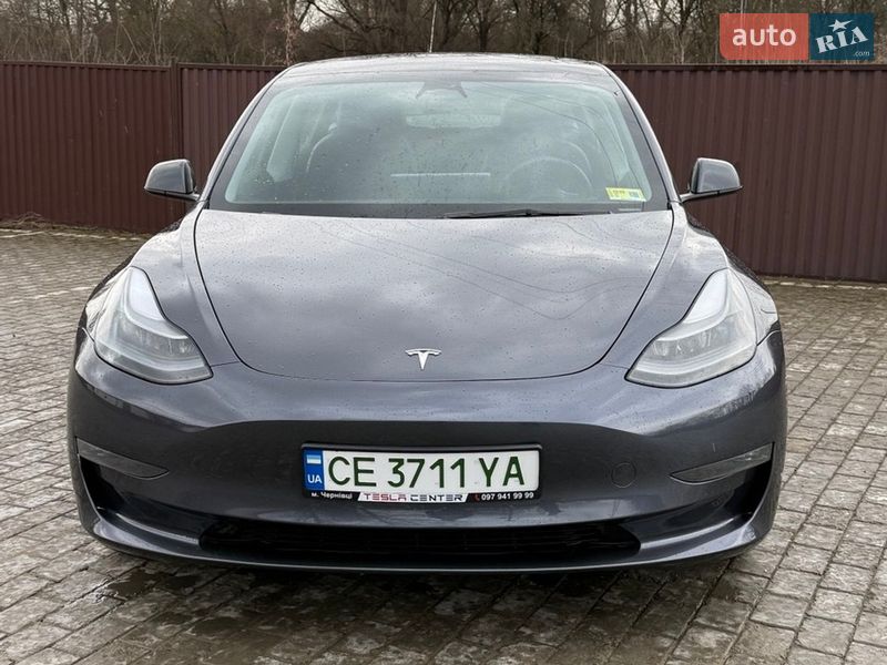 Седан Tesla Model 3 2022 в Черновцах