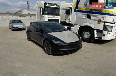 Седан Tesla Model 3 2025 в Сарнах