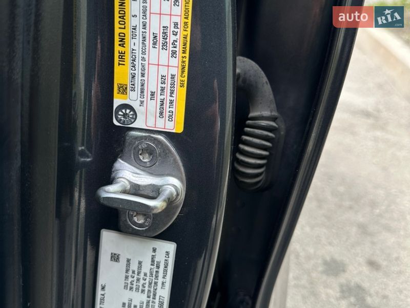 Седан Tesla Model 3 2020 в Дніпрі