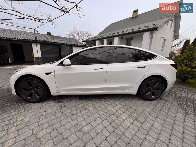 Седан Tesla Model 3 2021 в Самборе