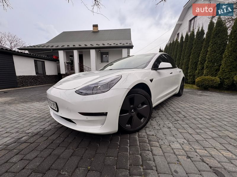 Седан Tesla Model 3 2021 в Самборе