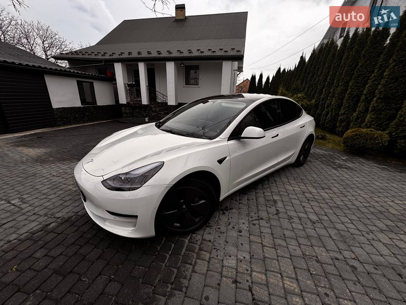 Седан Tesla Model 3 2021 в Самборе