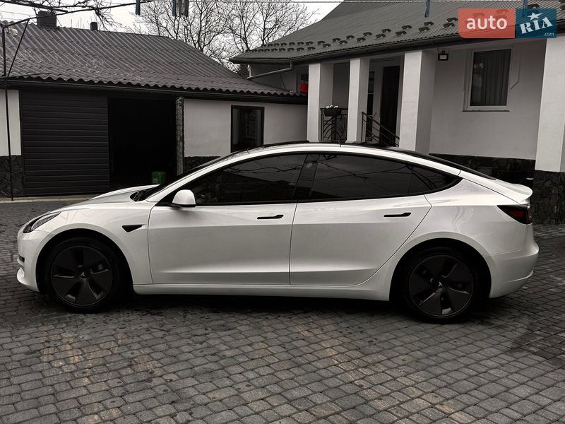 Седан Tesla Model 3 2021 в Самборе