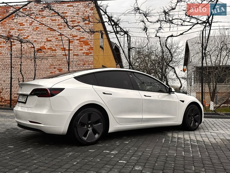 Седан Tesla Model 3 2021 в Самборе