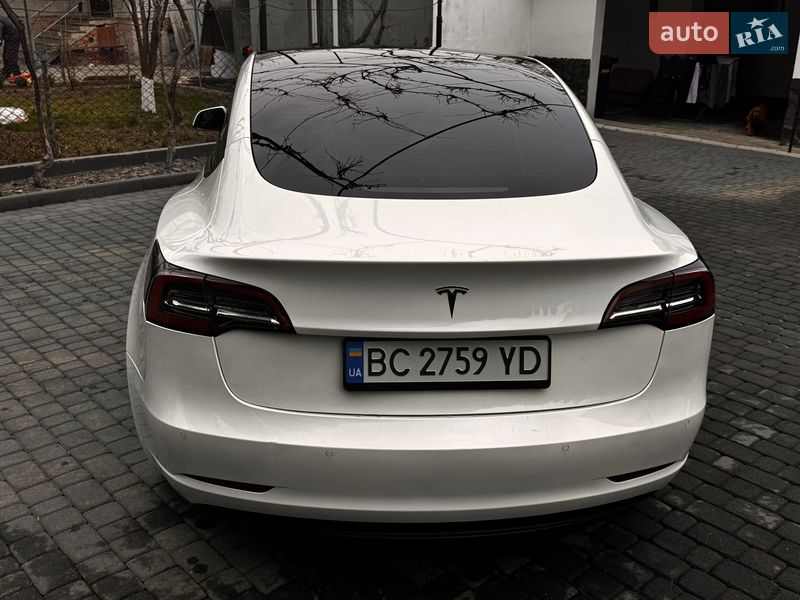 Седан Tesla Model 3 2021 в Самборе