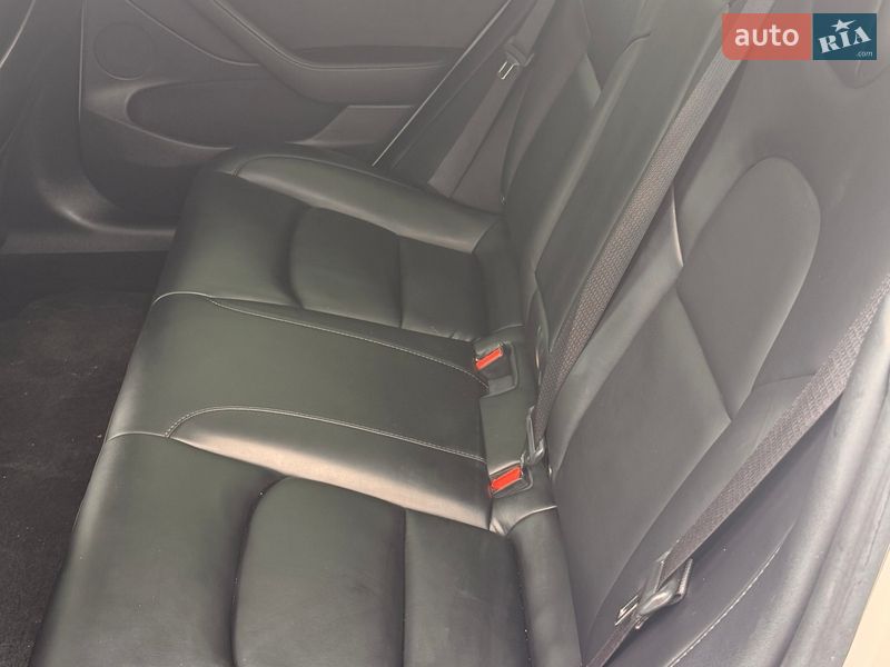 Седан Tesla Model 3 2021 в Самборе