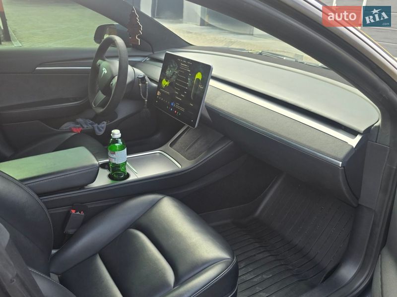 Седан Tesla Model 3 2022 в Днепре