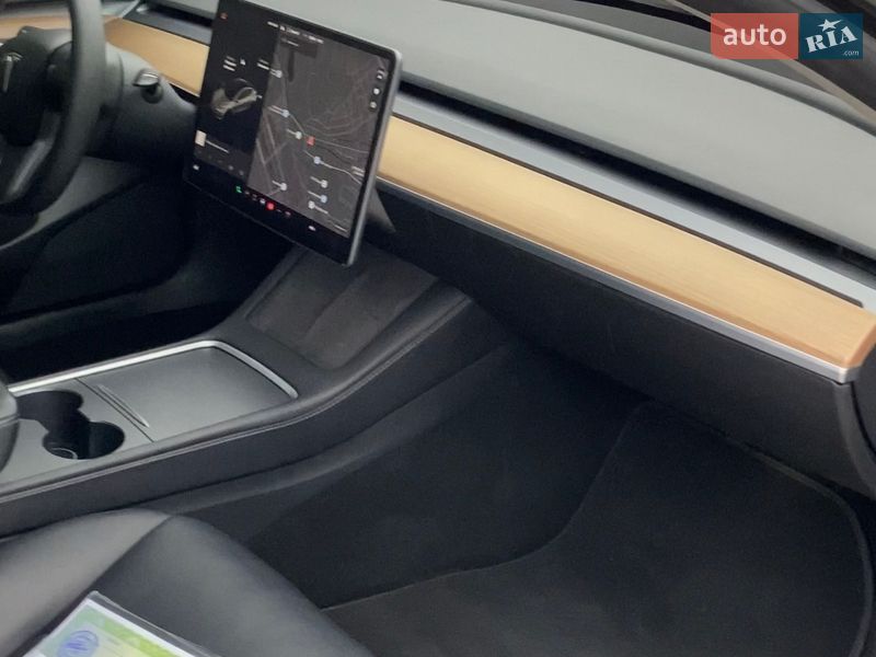 Седан Tesla Model 3 2021 в Новомосковську