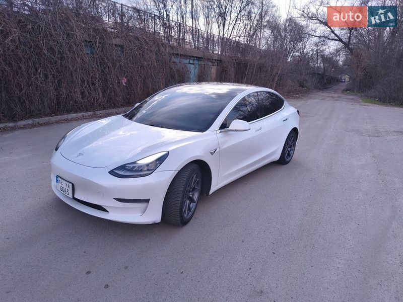 Седан Tesla Model 3 2020 в Дніпрі