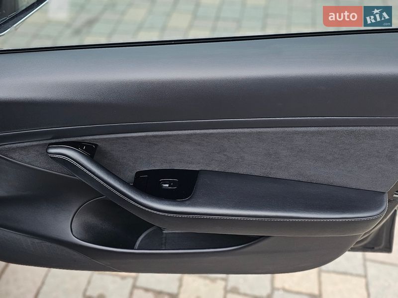 Седан Tesla Model 3 2020 в Львове фото 40 Седан Tesla Model 3 2020 в Львове