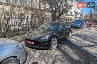 Седан Tesla Model 3 2019 в Львове