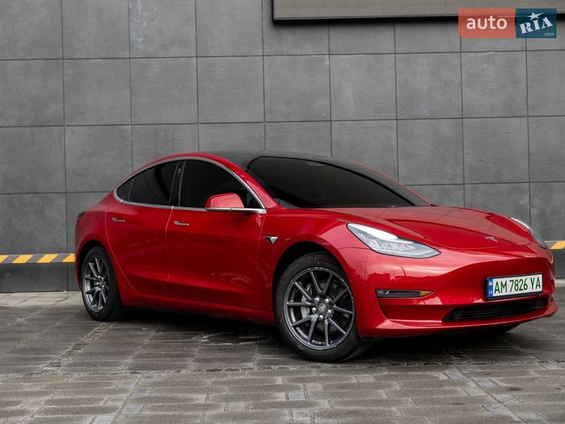 Седан Tesla Model 3 2018 в Житомирі