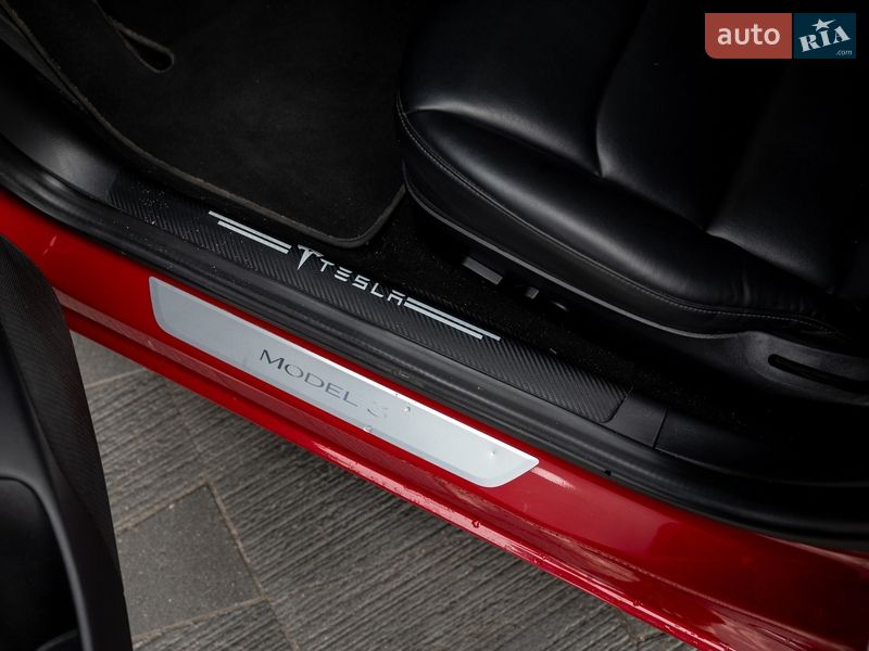 Седан Tesla Model 3 2018 в Житомирі