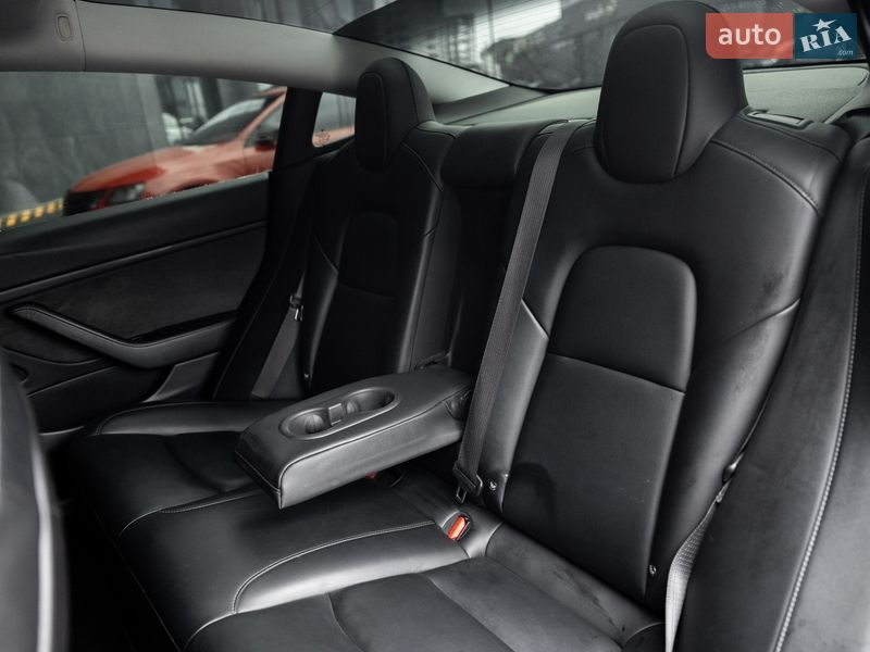 Седан Tesla Model 3 2018 в Житомирі