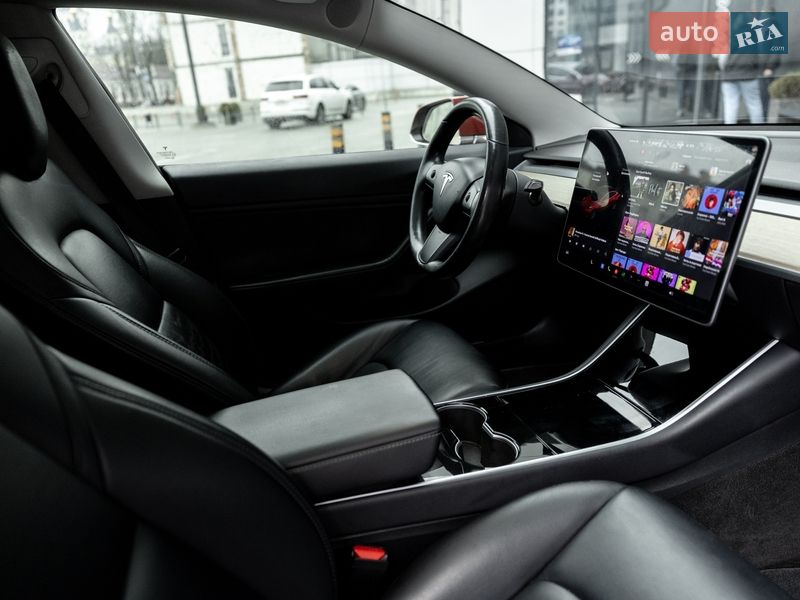 Седан Tesla Model 3 2018 в Житомирі