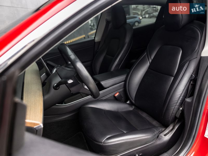 Седан Tesla Model 3 2018 в Житомирі