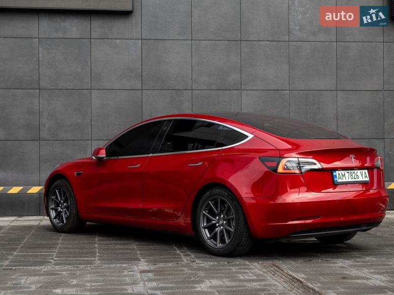 Седан Tesla Model 3 2018 в Житомирі