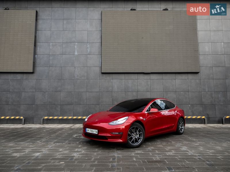 Седан Tesla Model 3 2018 в Житомирі