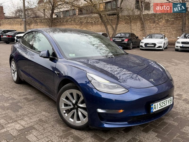Седан Tesla Model 3 2021 в Києві