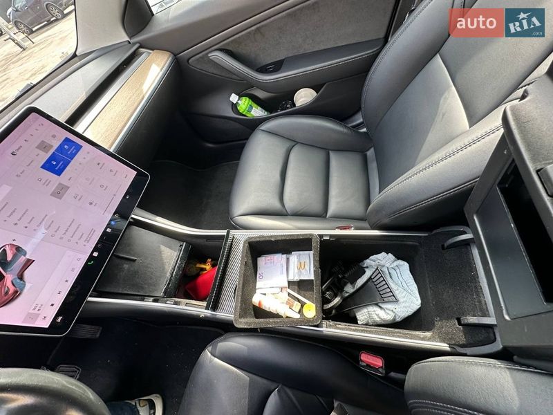 Седан Tesla Model 3 2019 в Києві