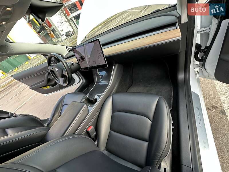 Седан Tesla Model 3 2019 в Києві