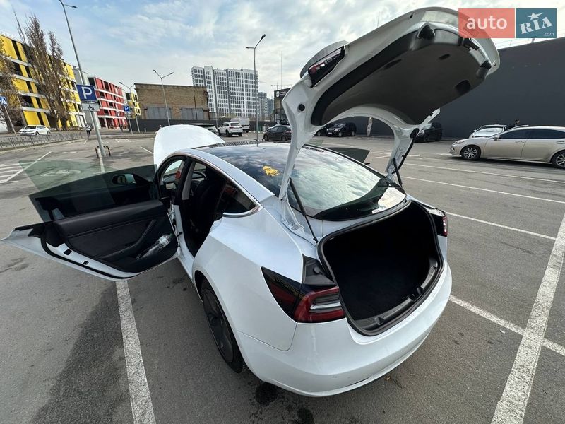 Седан Tesla Model 3 2019 в Києві