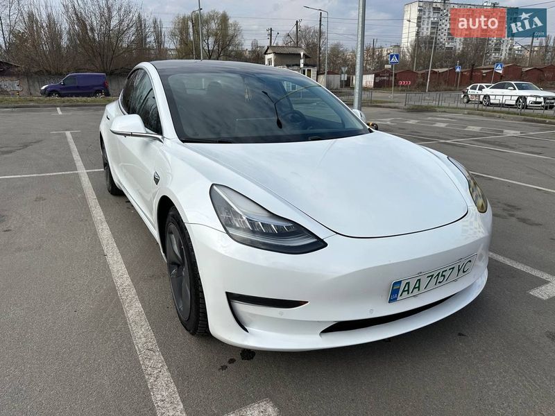 Седан Tesla Model 3 2019 в Києві