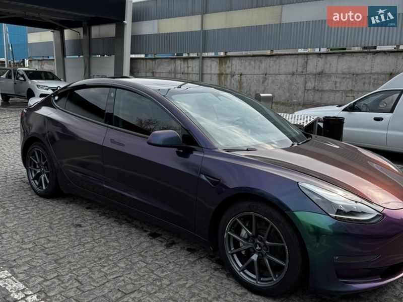 Седан Tesla Model 3 2021 в Києві