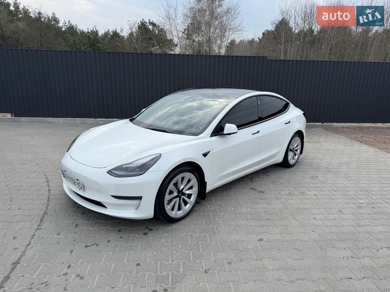 Седан Tesla Model 3 2022 в Киеве