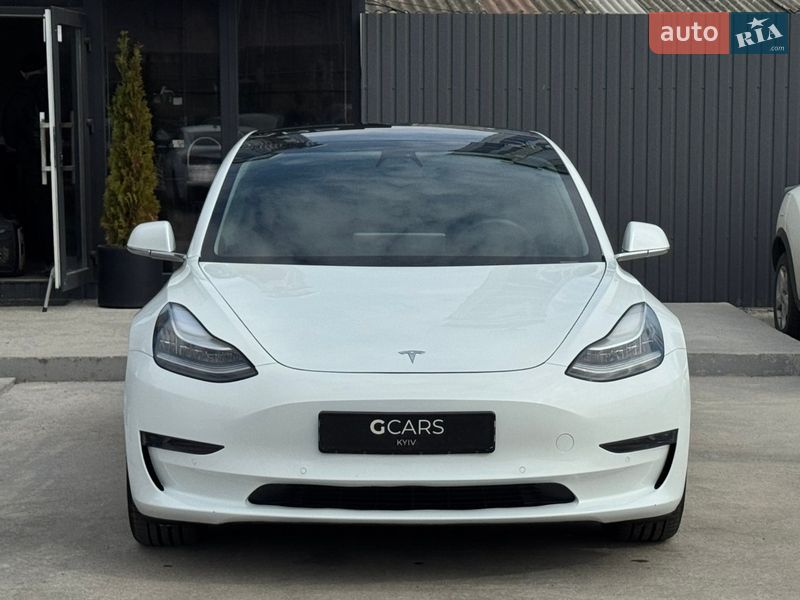 Седан Tesla Model 3 2019 в Киеве