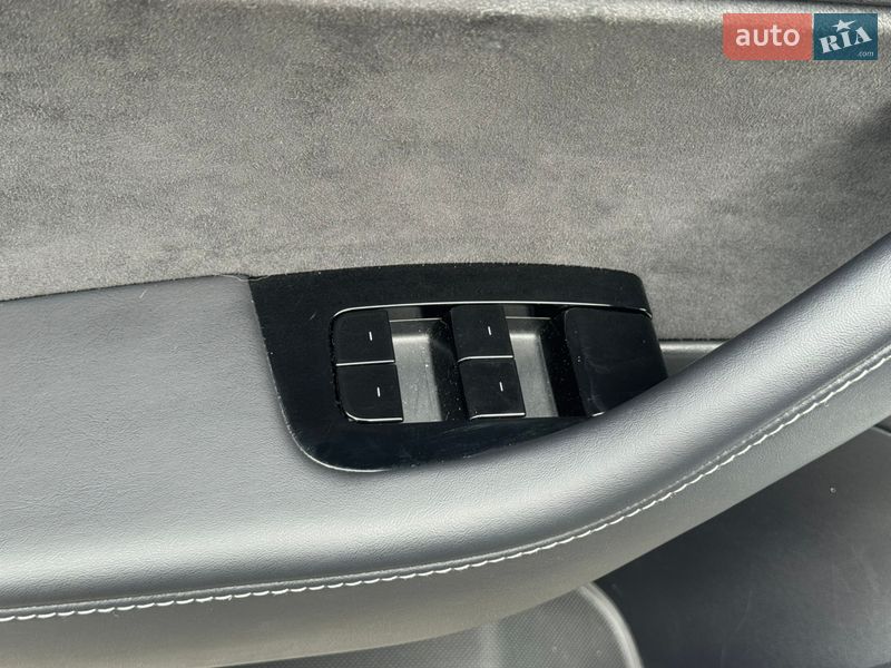 Седан Tesla Model 3 2019 в Киеве