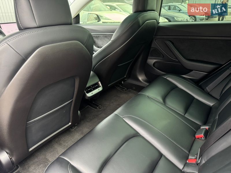 Седан Tesla Model 3 2019 в Киеве