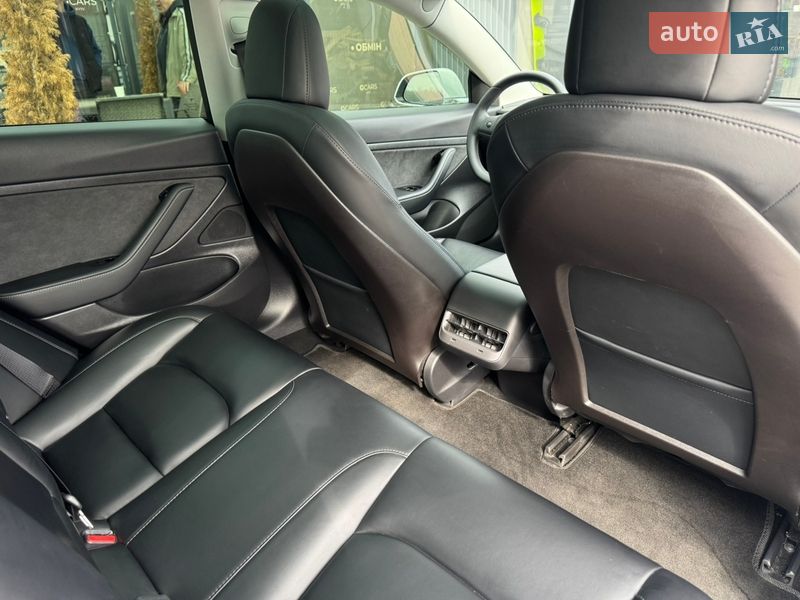 Седан Tesla Model 3 2019 в Киеве