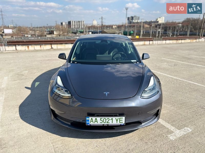Седан Tesla Model 3 2022 в Киеве