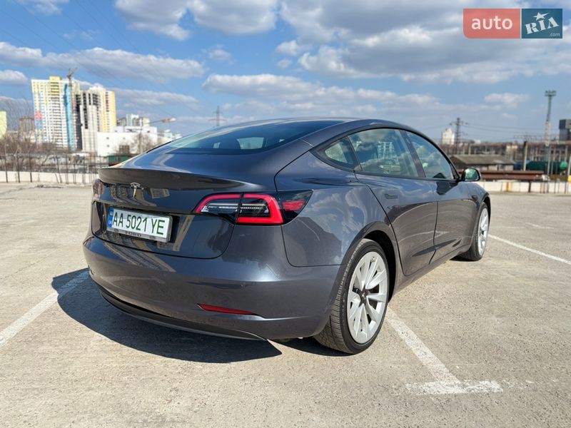 Седан Tesla Model 3 2022 в Киеве