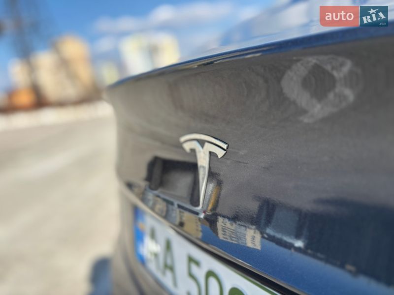 Седан Tesla Model 3 2022 в Киеве