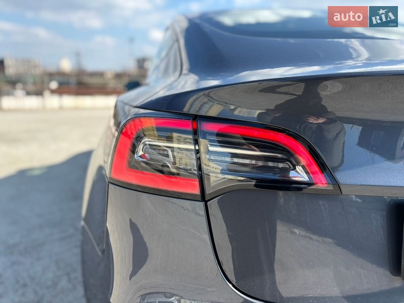 Седан Tesla Model 3 2022 в Киеве